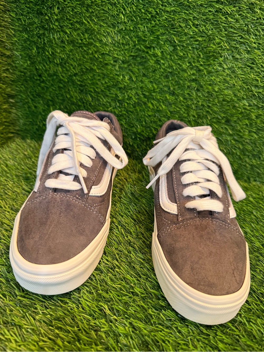 Vans Classic unisex gray Suede Low-Top lace up sneaker NEW men 6.0. Women 7.5